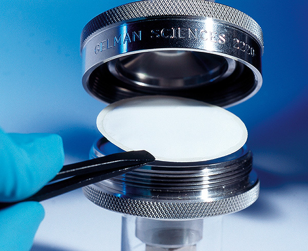 Kompositmembran mit molekular geprägten Polymernanopartikeln.