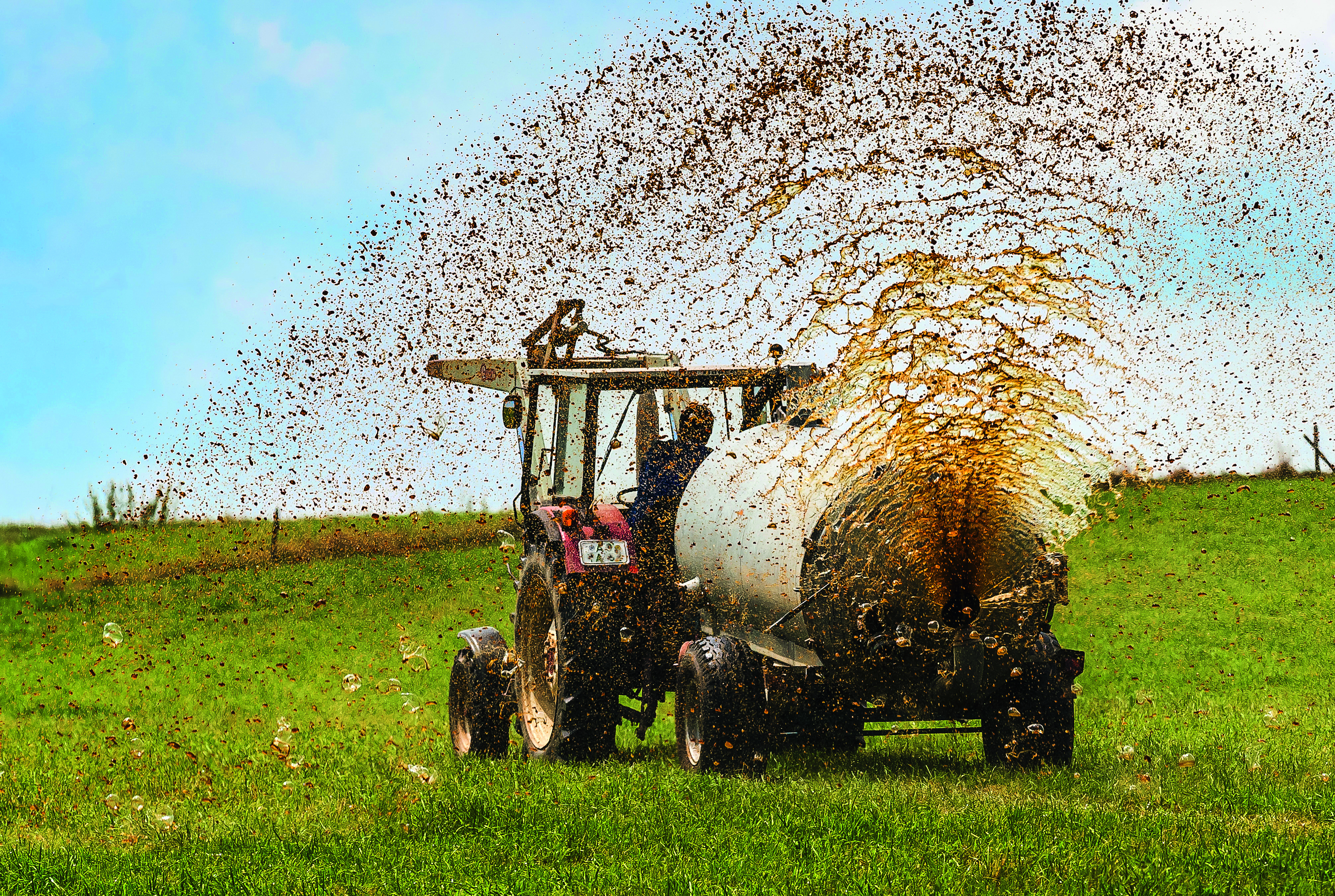 Traktor mit Gülle.