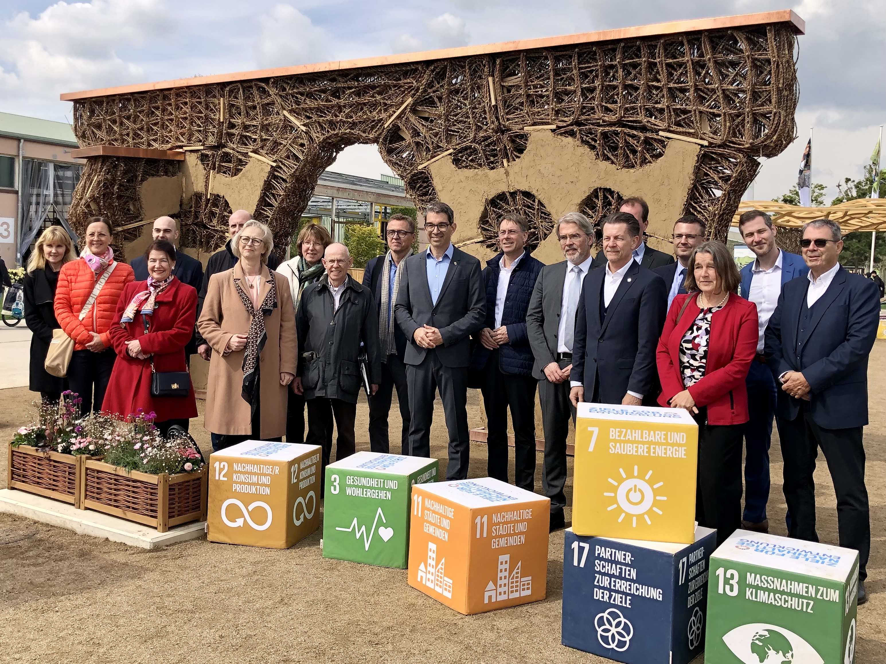 Der Beirat Nachhaltige Bioökonomie des Landes Baden-Württemberg begleitete am 26.04.2023 auf der Bundesgartenschau in Mannheim die Eröffnung des „Erlebnisraumes Bioökonomie“ durch Umwelt-Staatssekretär Andre Baumann und den Ministerialdirigenten Knut Tropf vom Landwirtschaftsministerium.