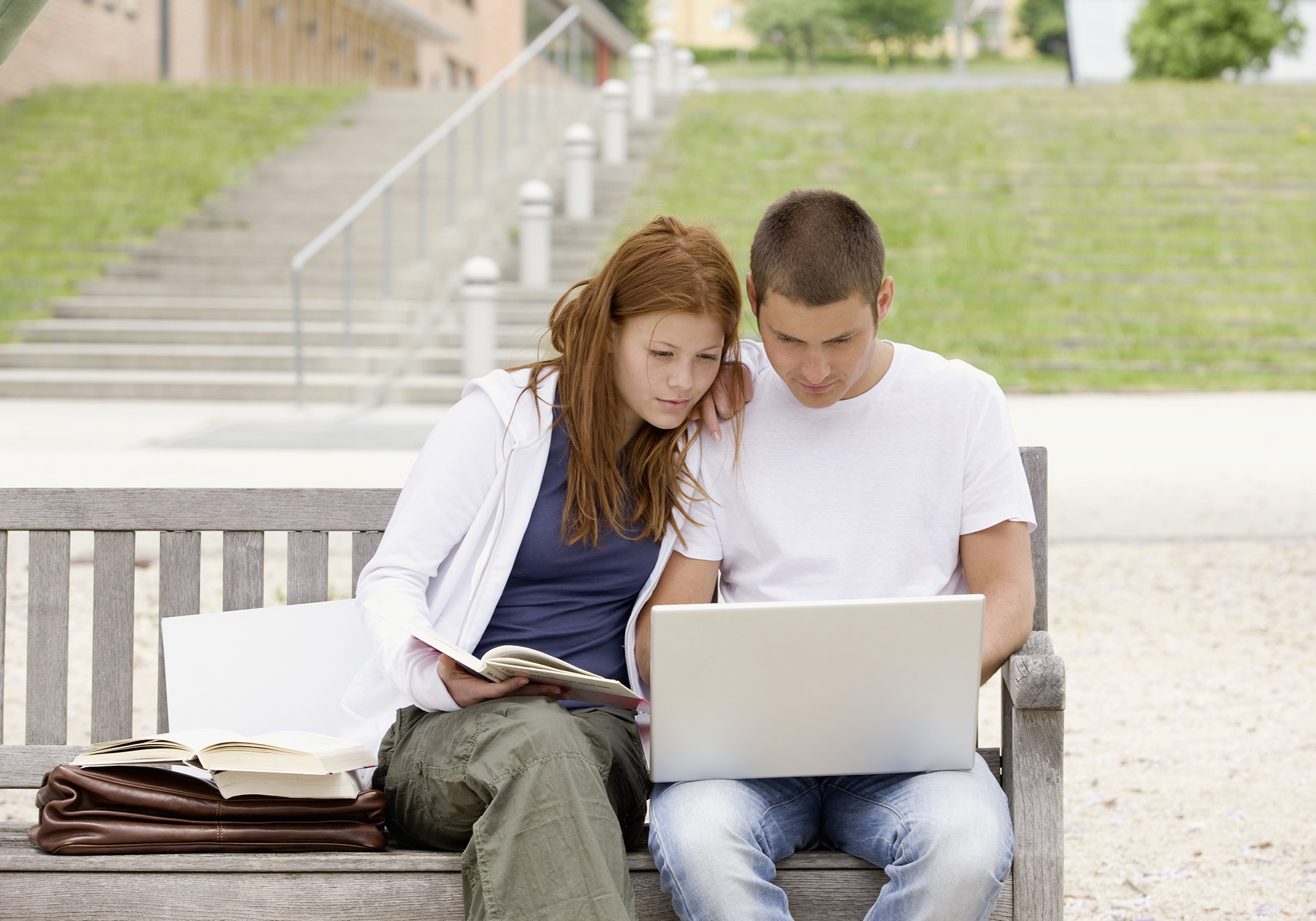 Studenten mit Laptop.