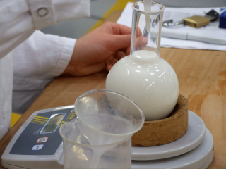 Analysis of pasteurized milk in the laboratory. 