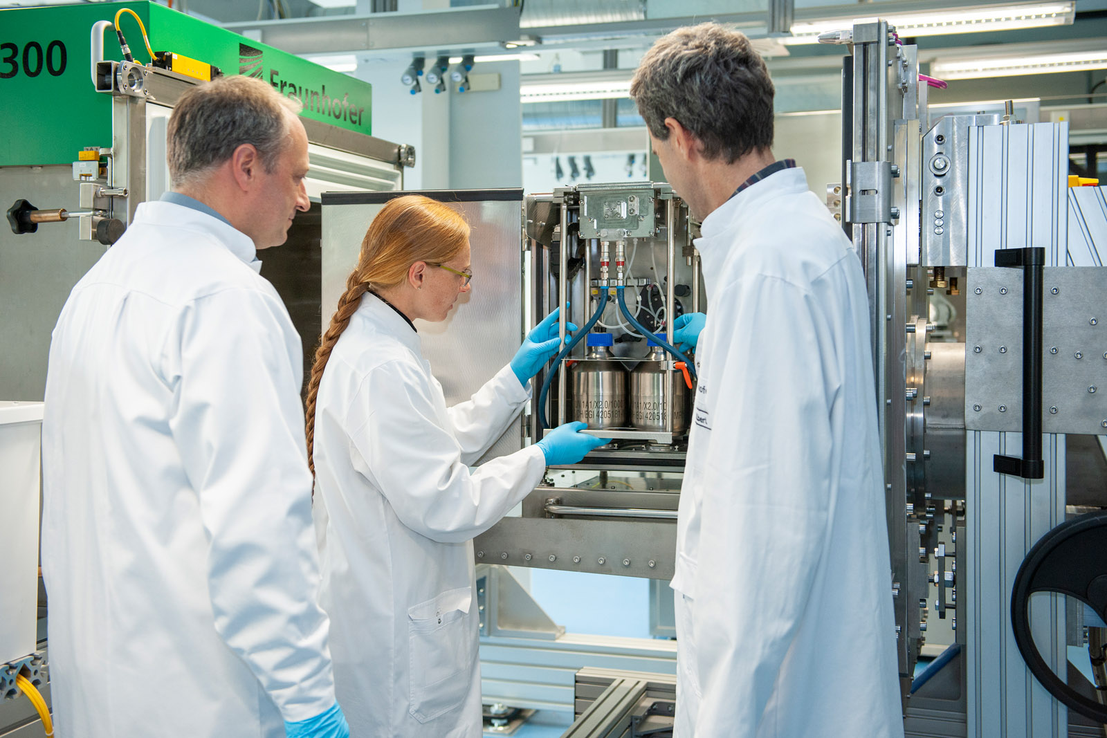 The research and pilot facility at Fraunhofer IZI. Before it can be used in industrial vaccine production, the dimensions of the system must be reduced to the size of a refrigerator. The research and pilot facility at Fraunhofer IZI. Before it can be used in industrial vaccine production, the dimensions of the system must be reduced to the size of a refrigerator.