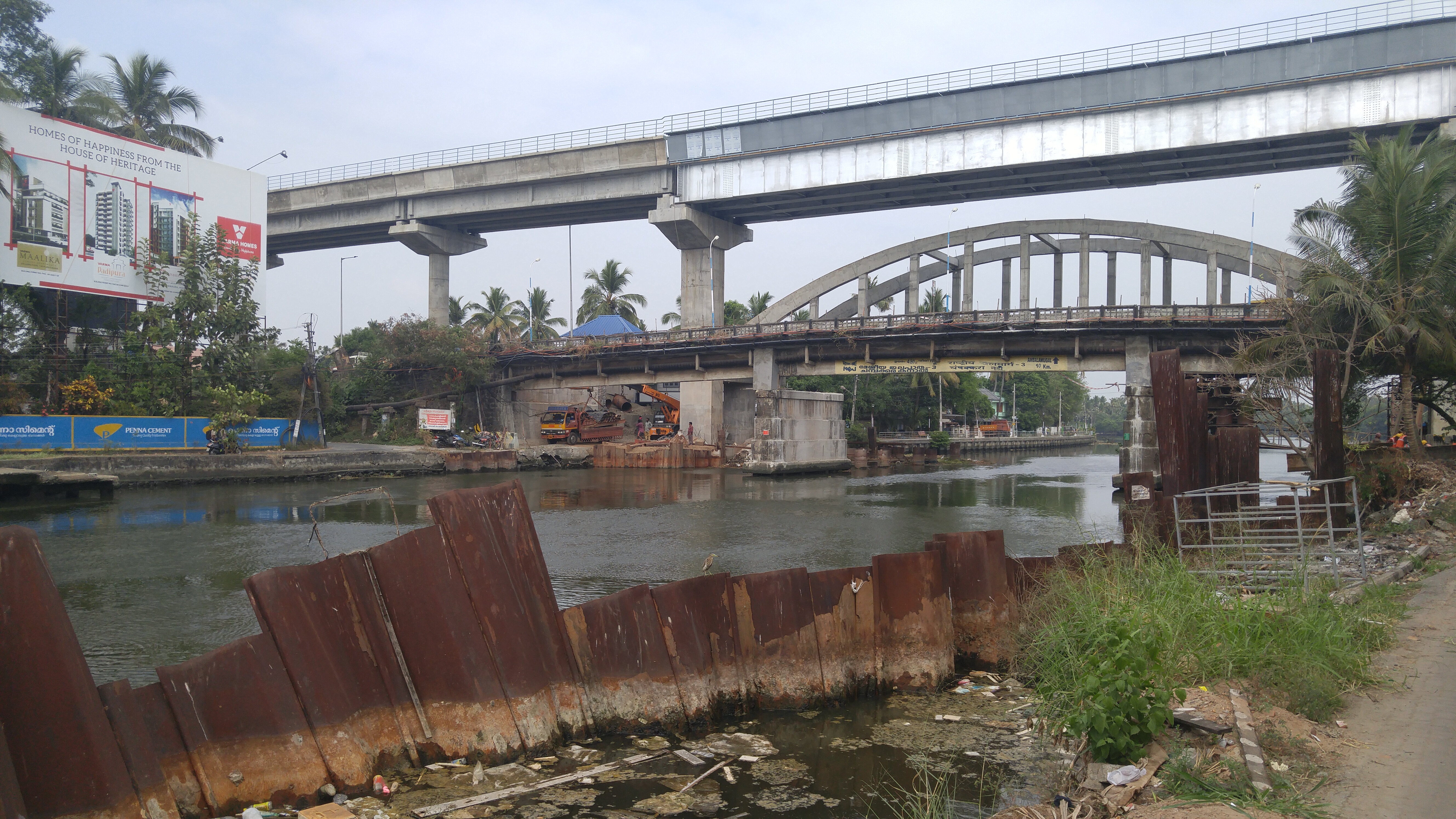 Canal in Kochi, with bridge of the new metro.