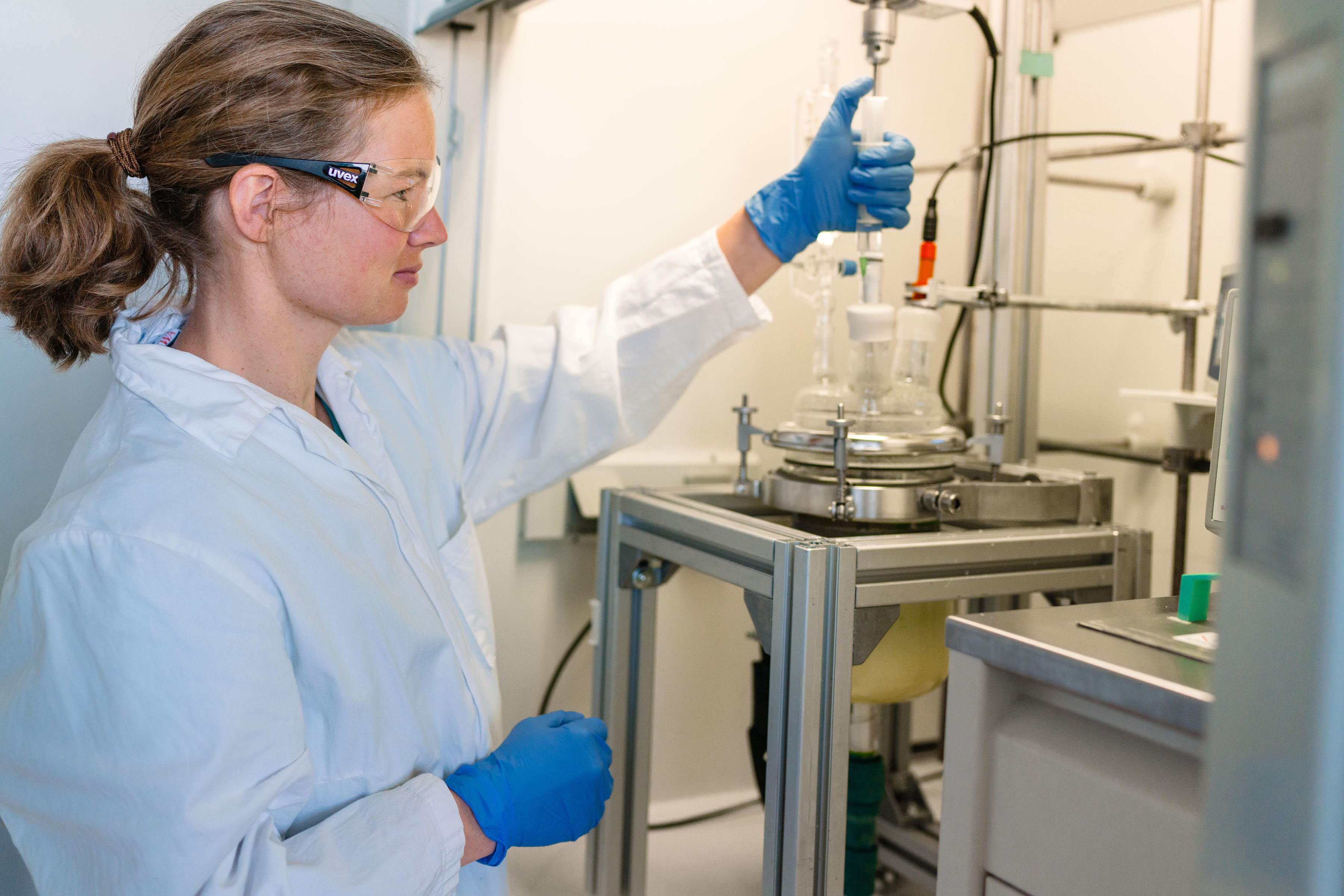 Modification reaction in the 1 liter reactor.