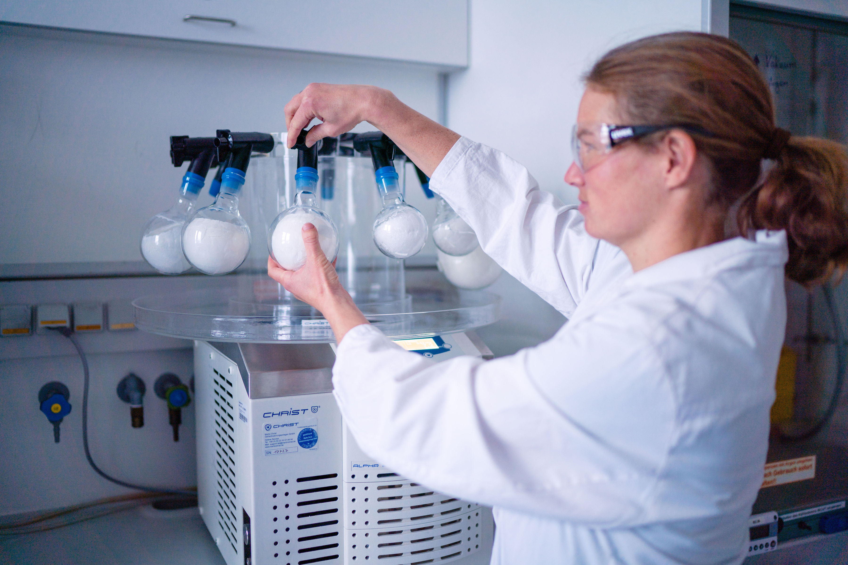 Freeze-drying of modified biopolymers.