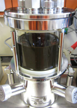 Reactor for the biocatalytic recovery of organic phosphorus compounds.